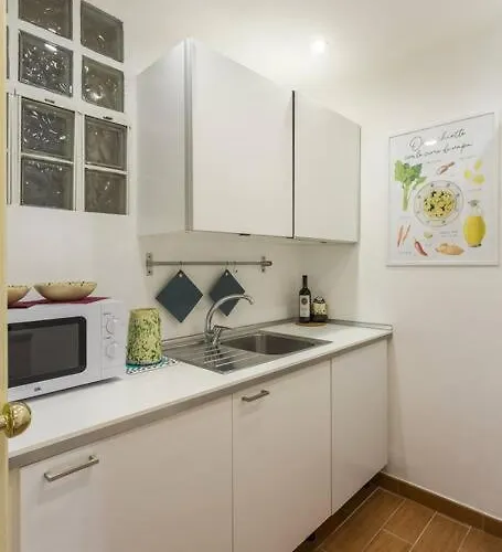 Dimora Donna Vittoria شقة